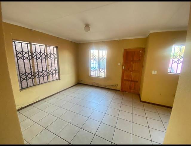 3 BEDROOM HOUSE FOR SALE IN PROTEA GLEN EXT